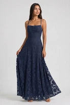SIRA | Vestido largo y romántico