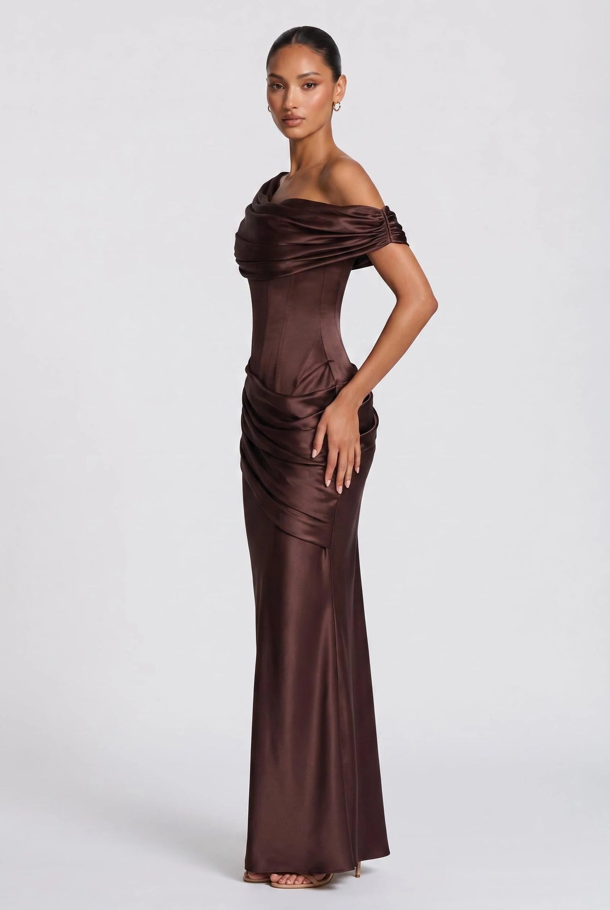 ANABEL | Vestido largo ajustado de satén con fruncido