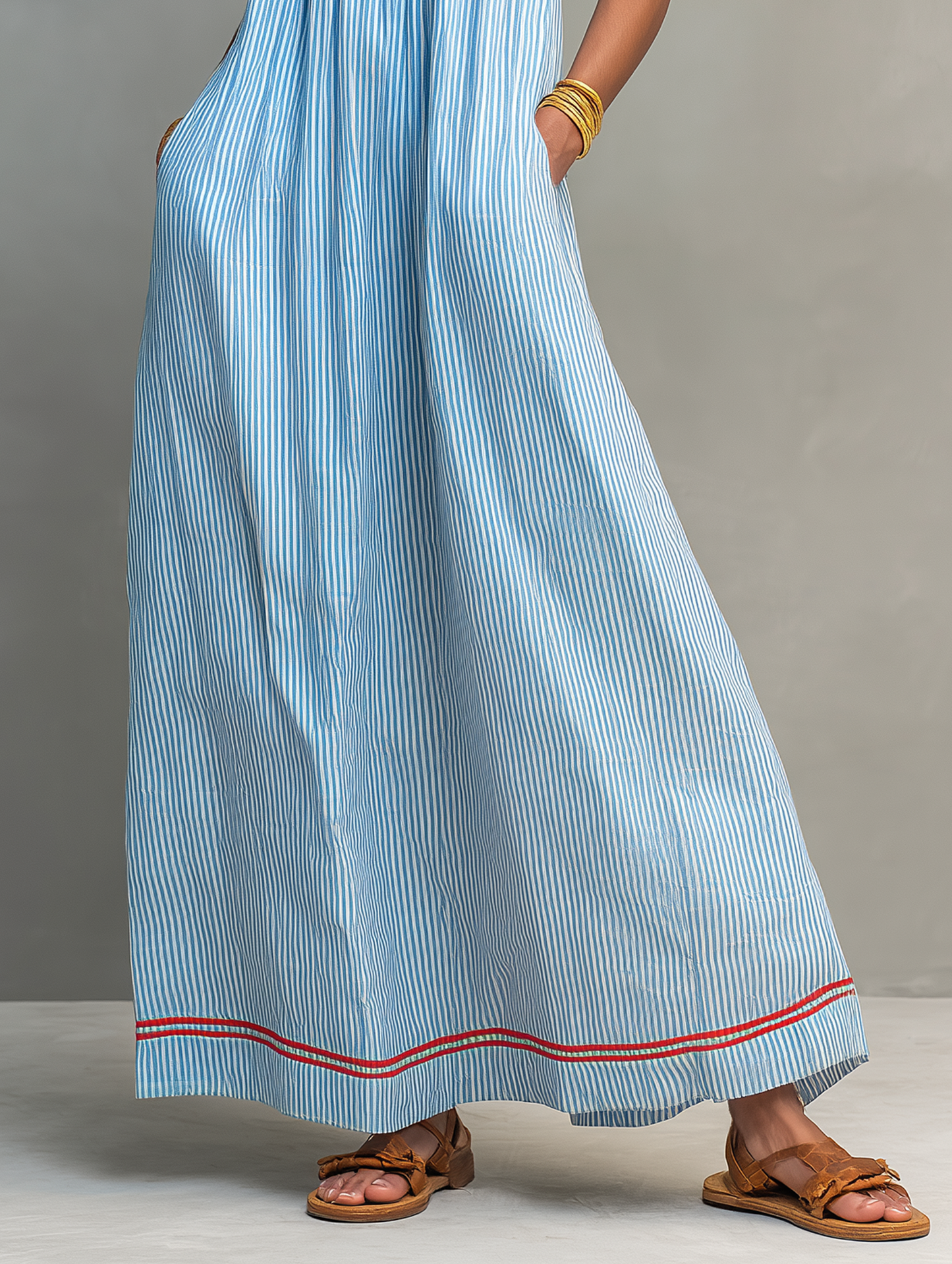 Nora · Vestido azul fluido con bolsillos
