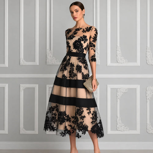 IRIS | Vestido Midi de Encaje Negro