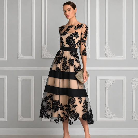 IRIS | Vestido Midi de Encaje Negro