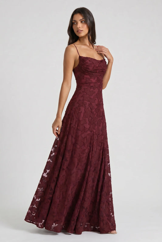 SIRA | Vestido largo y romántico