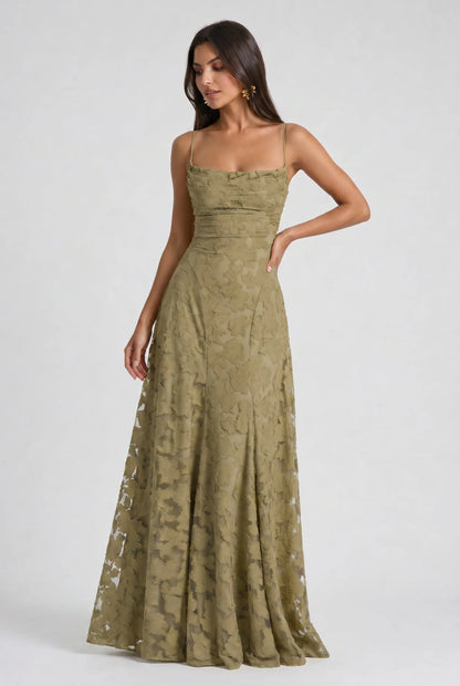 SIRA | Vestido largo y romántico