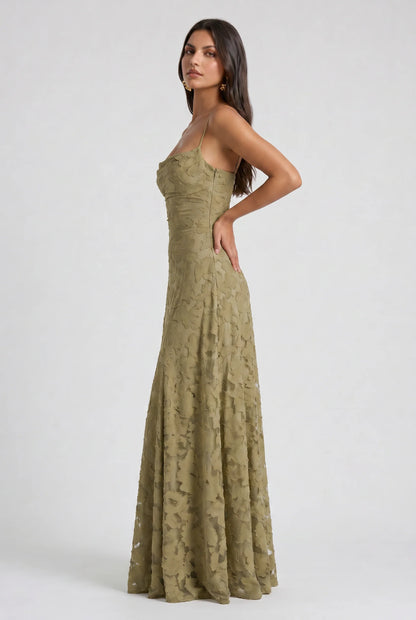 SIRA | Vestido largo y romántico