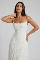 SIRA | Vestido largo y romántico
