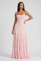 SIRA | Vestido largo y romántico