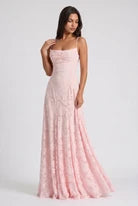 SIRA | Vestido largo y romántico