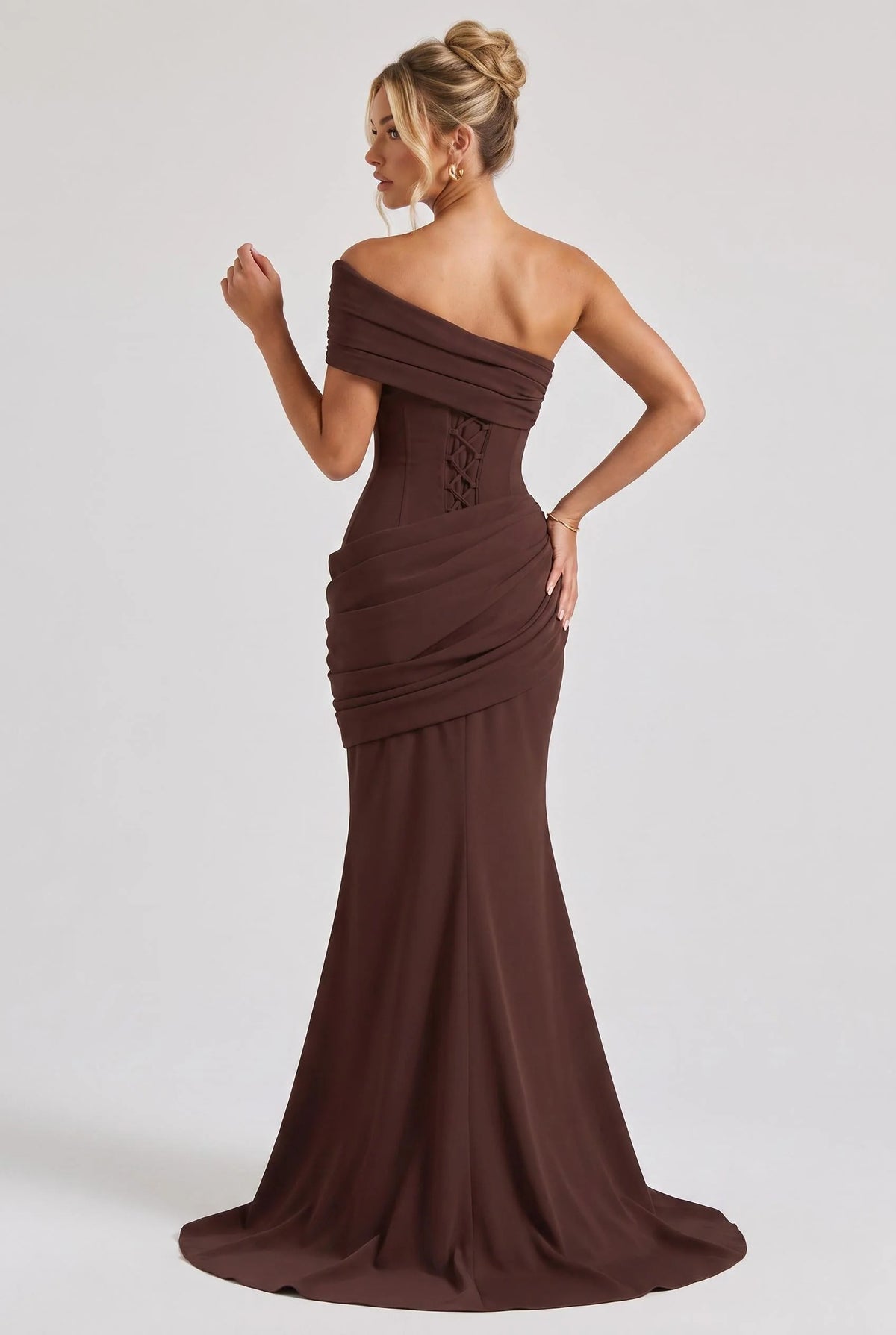 ABRIL | Vestido de sirena fruncido de crepé elástico con cola
