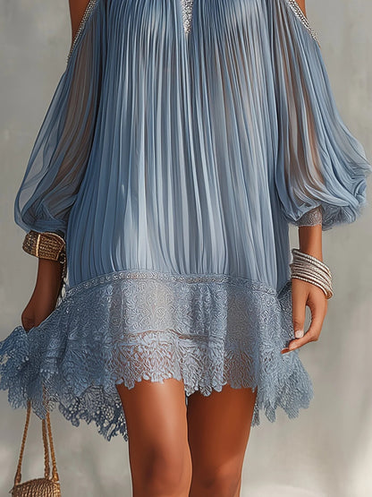 BELLA | Vestido mini de muselina con hombros descubiertos y borde de encaje.